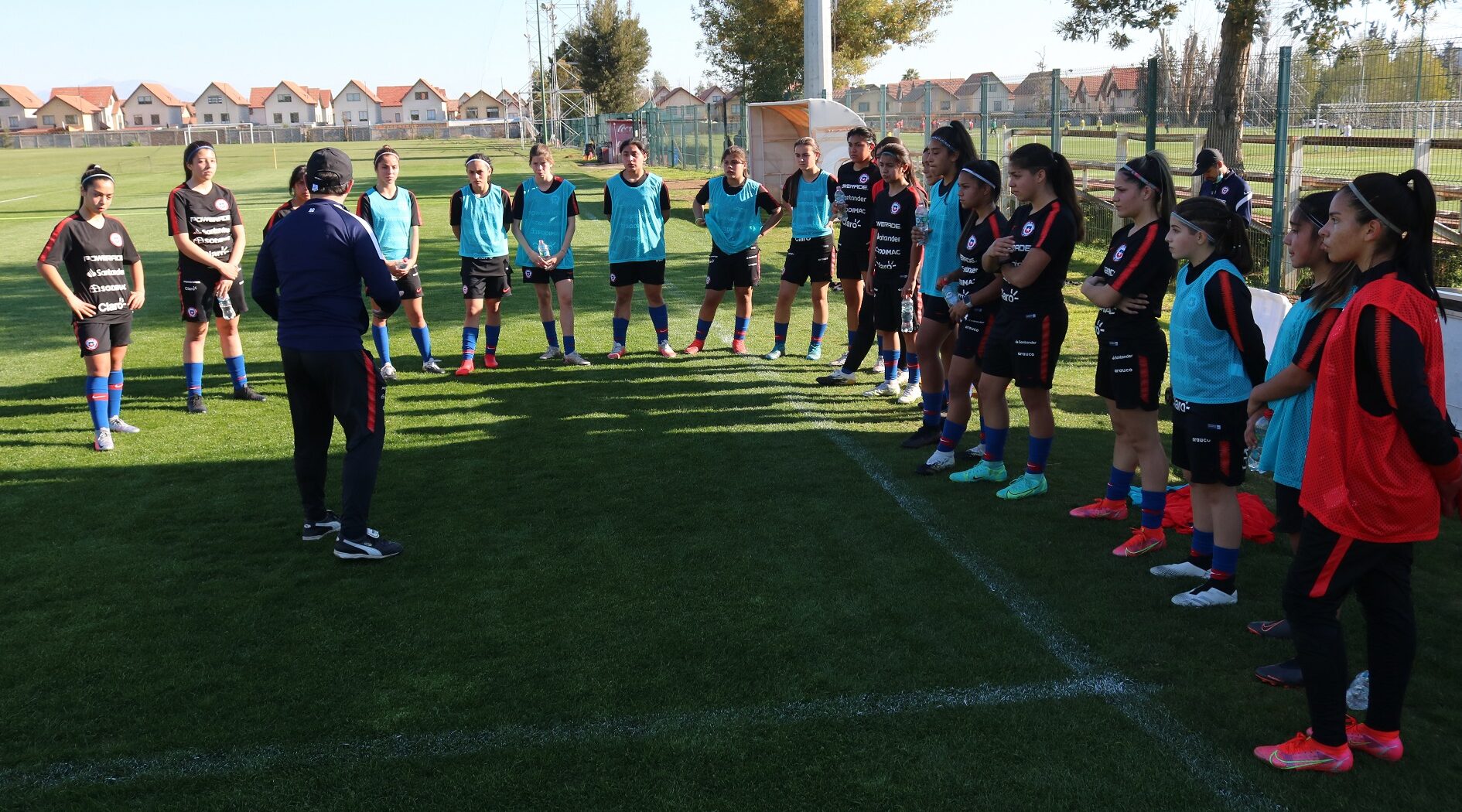 La Roja realiza captación de jugadoras Sub-17 y Sub-20 en Concepción