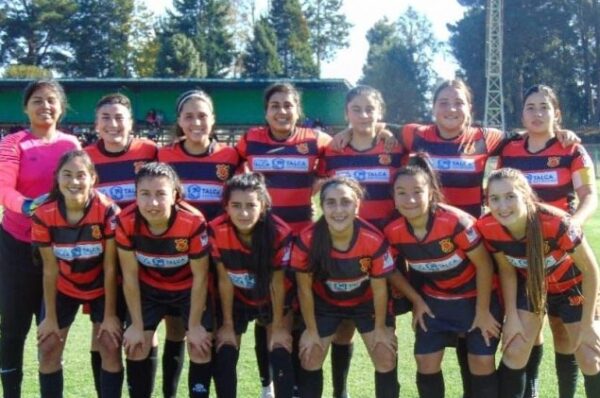 Las jugadoras de Rangers hacen una rifa para costear su participación en el Ascenso 2021