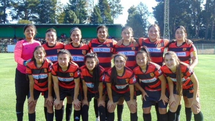 Las jugadoras de Rangers hacen una rifa para costear su participación en el Ascenso 2021