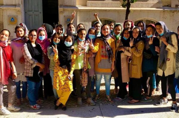 Jugadoras de la selección juvenil de Afganistán y sus familias se encuentran refugiadas en Portugal