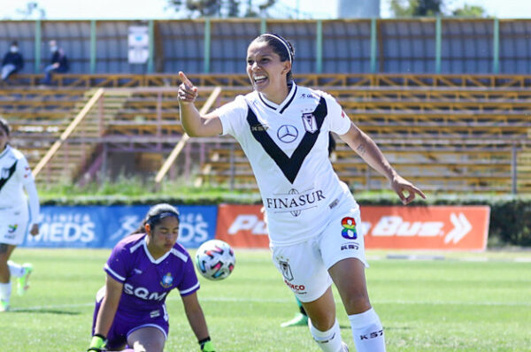 Santiago Morning volvió a su estado de gracia y arrasó con Antofagasta para quedarse con el cupo de semifinales