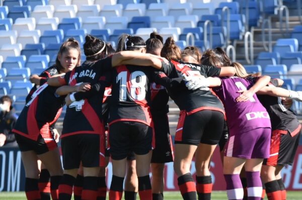 Camila Sáez encabeza las protestas del plantel de Rayo Vallecano