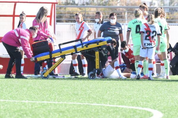 El abandono de Rayo Vallecano a una accidentada Camila Sáez