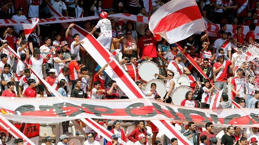 Hinchas de Curicó Unido crean campaña de socios para aportar a la rama femenina