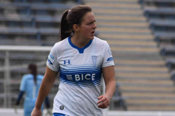Nicole Saint-Jean deja Universidad Católica y se retira del fútbol
