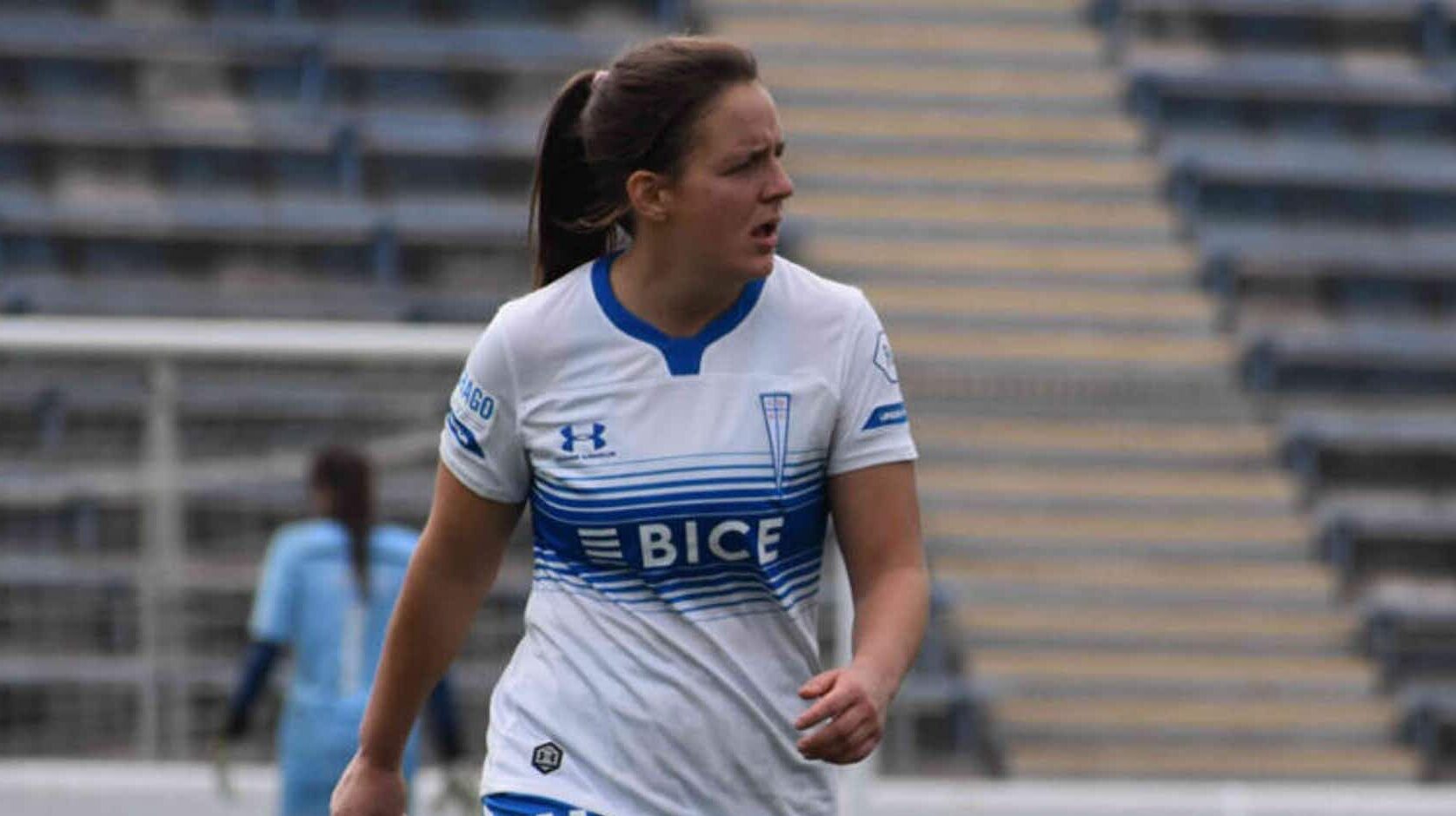 Nicole Saint-Jean deja Universidad Católica y se retira del fútbol