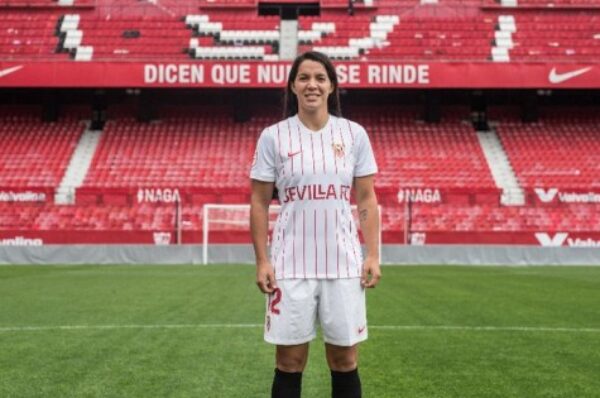 Es oficial: Sevilla presentó a Karen Araya como su nuevo refuerzo