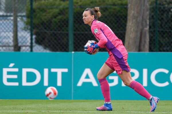 Christiane Endler se lesiona en derrota del Lyon frente al PSG en la Copa de Francia