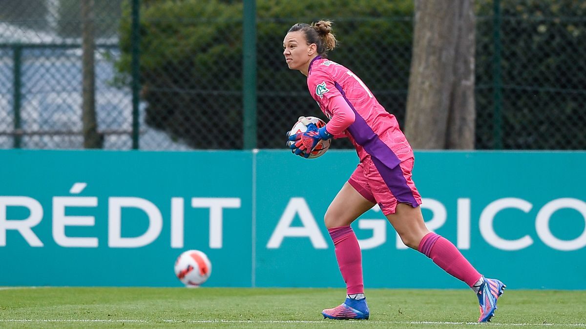 Christiane Endler se lesiona en derrota del Lyon frente al PSG en la Copa de Francia