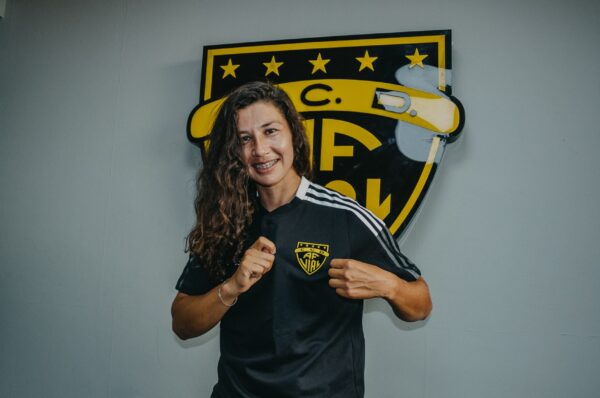 Viviana Torres vuelve a Fernández Vial y es su primer fichaje 2022