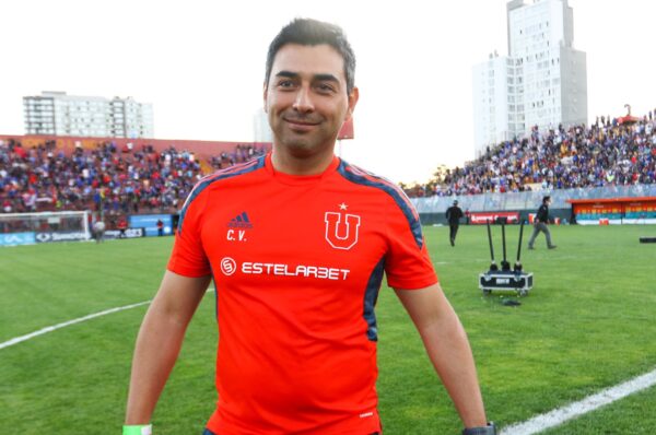 U de Chile comienza a armarse para 2022: Carlos Véliz renueva como DT
