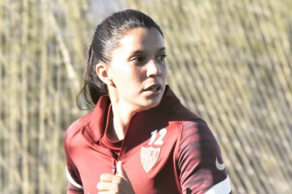 Karen Araya redebuta en Sevilla en la victoria sobre Rayo Vallecano
