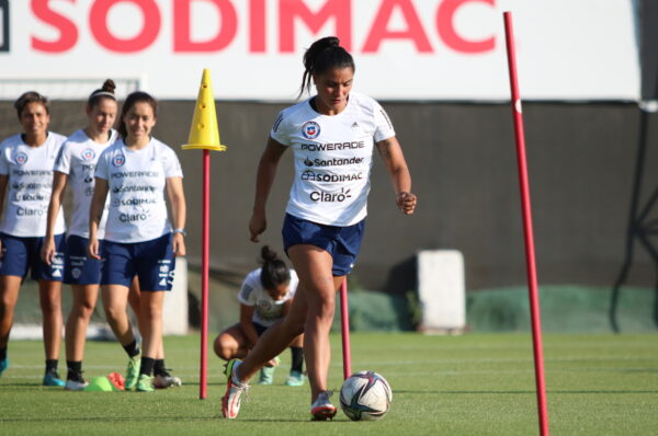 María José Urrutia: “Queremos ganar en los dos partidos y, en mi caso, ojalá anotar”