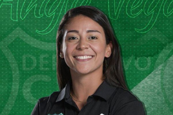 Angie Vega, ex asistente técnica de Deportivo Cali, es la nueva DT de Antofagasta