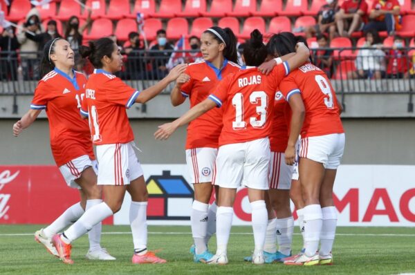 Chile triunfa frente a Ecuador con doblete de Francisca Lara