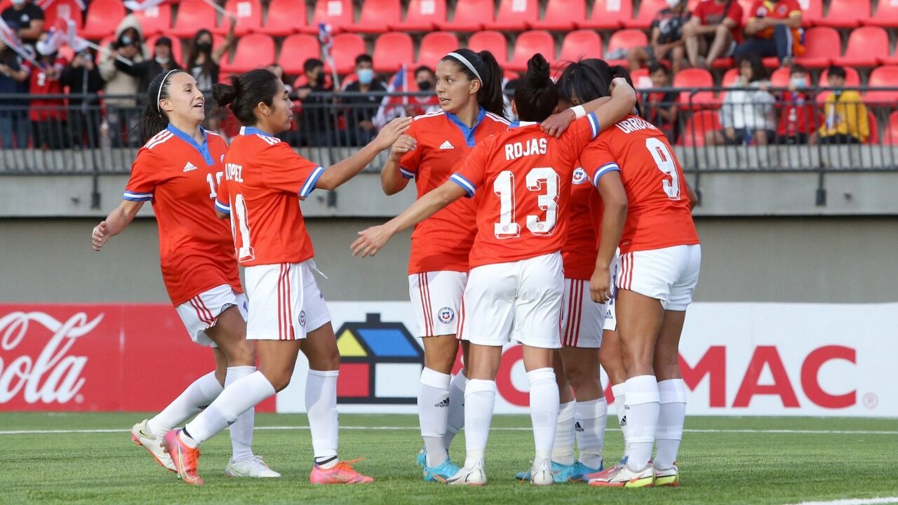 Chile triunfa frente a Ecuador con doblete de Francisca Lara