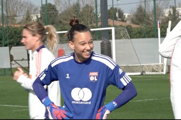 Christiane Endler vuelve a entrenar en cancha tras su compleja lesión