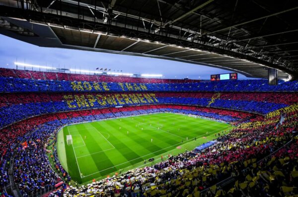 Barcelona goleó al Real Madrid con récord mundial de público