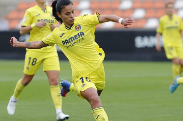 Villarreal cae ante el Valencia con anotación de Francisca Lara