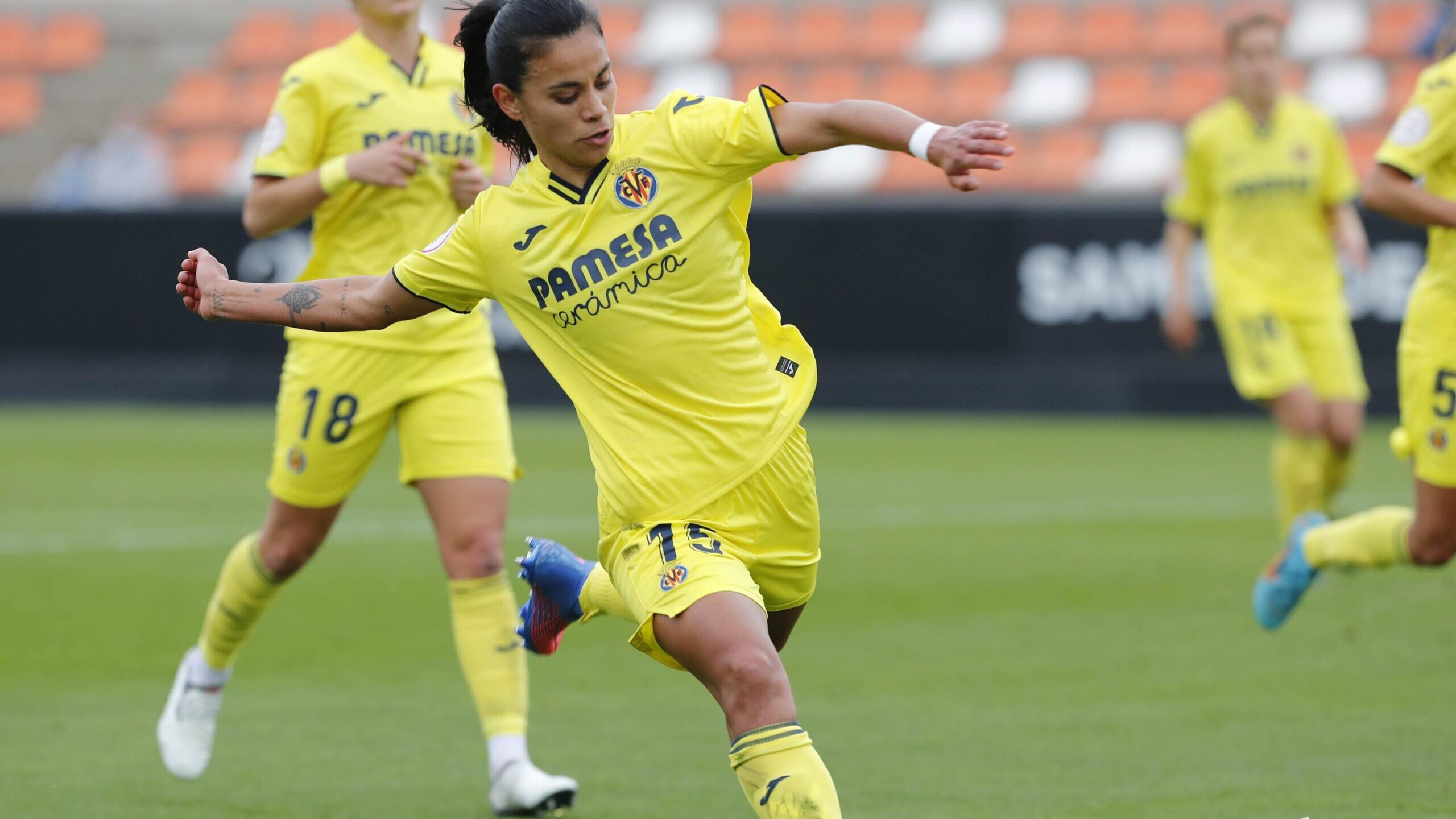 Villarreal cae ante el Valencia con anotación de Francisca Lara