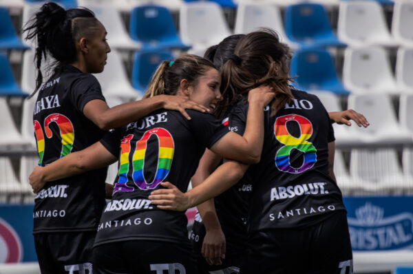 ¡Histórico! Ya es ley y Chile tendrá fútbol femenino profesional
