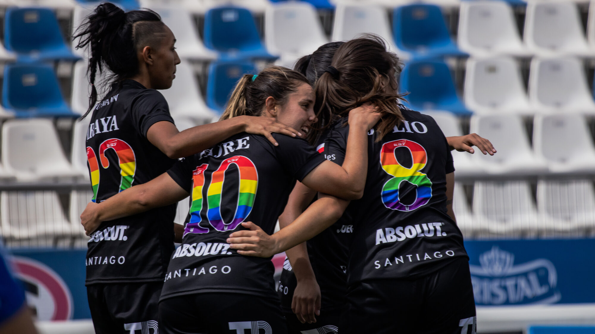 ¡Histórico! Ya es ley y Chile tendrá fútbol femenino profesional