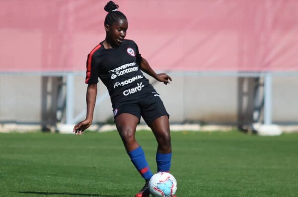 ¡Ya es chilena! Mary Valencia recibió su carta de nacionalización y jugará el Sudamericano Sub-20 con La Roja