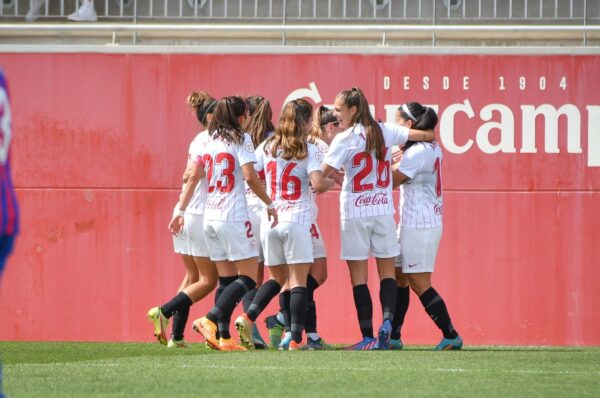 Notable: Karen Araya anota un gol olímpico en la victoria del Sevilla ante Eibar