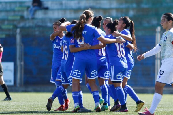 Universidad de Chile apabulla a Huachipato y se toma la punta de la tabla