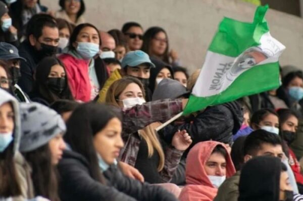 Fernández Vial y Deportes Puerto Montt jugarán con público en Ester Roa y Chinquihue