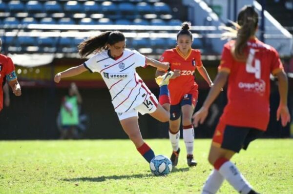 Camila Pavez anota en la goleada de San Lorenzo vs Deportivo Español