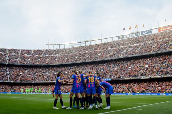 Barcelona golea al Wolfsburgo y deja un pie y medio en la final de la Women’s Champions League
