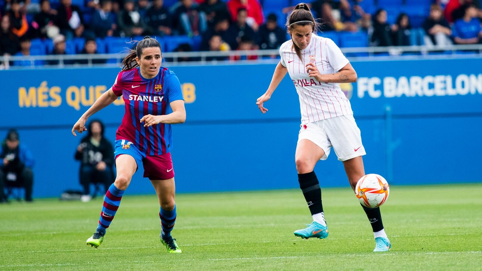 Barcelona golea al Sevilla de Karen Araya y Javiera Toro