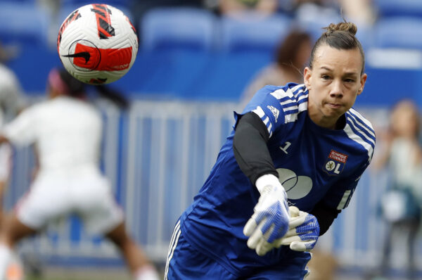 Olympique de Lyon de Christiane Endler derrota a Paris FC y queda más cerca del título de Francia