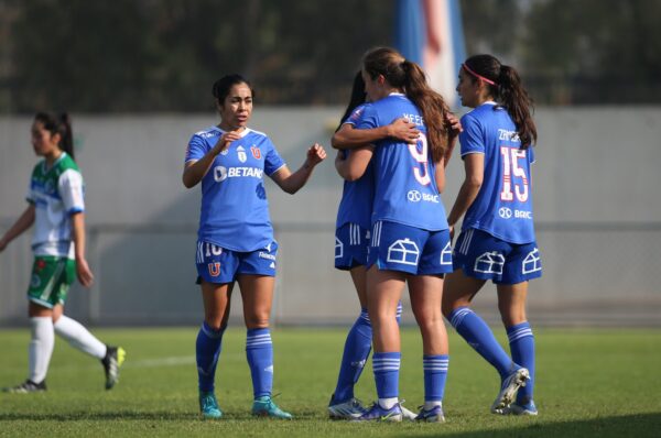 La U goleó en casa a Deportes Puerto Montt y llega motivada al Superclásico