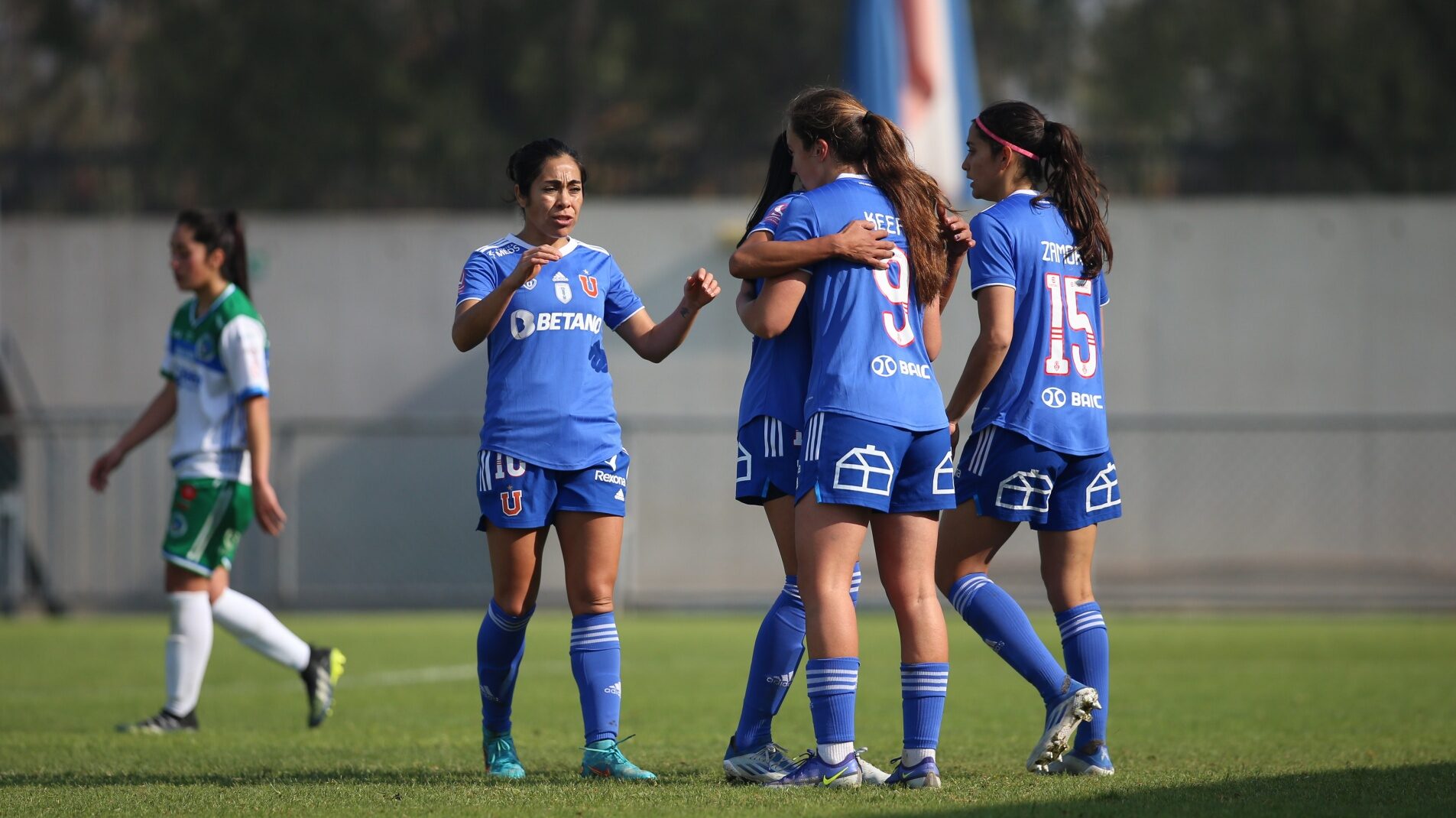 La U goleó en casa a Deportes Puerto Montt y llega motivada al Superclásico