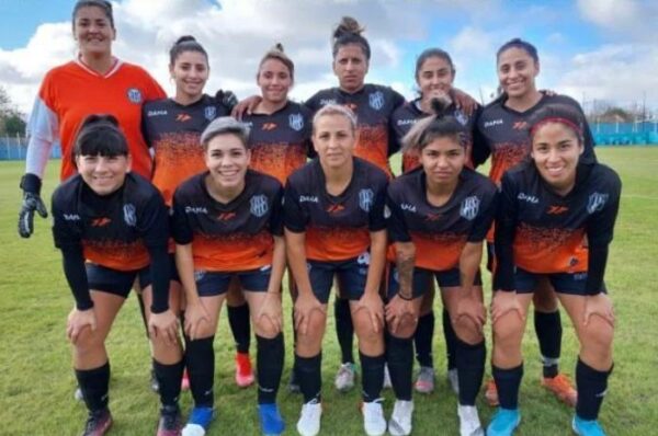 El Porvenir de Francisca Olmos vuelve a la victoria ante Villa San Carlos