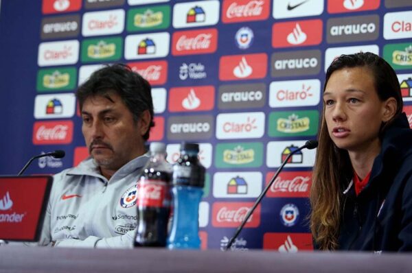 José Letelier felicita a Christiane Endler tras ganar la Women’s Champions League: “Me siento muy orgulloso de sus logros”