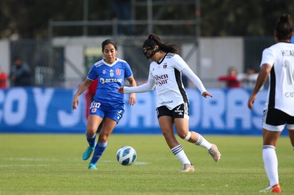 Colo-Colo se quedó con el Superclásico y con la punta de la tabla tras superar por la cuenta mínima a la U