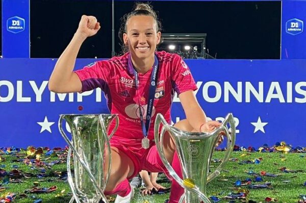 Bicampeona de Francia: Christiane Endler recibe el título de la D1 Fémenine junto a Olympique de Lyon