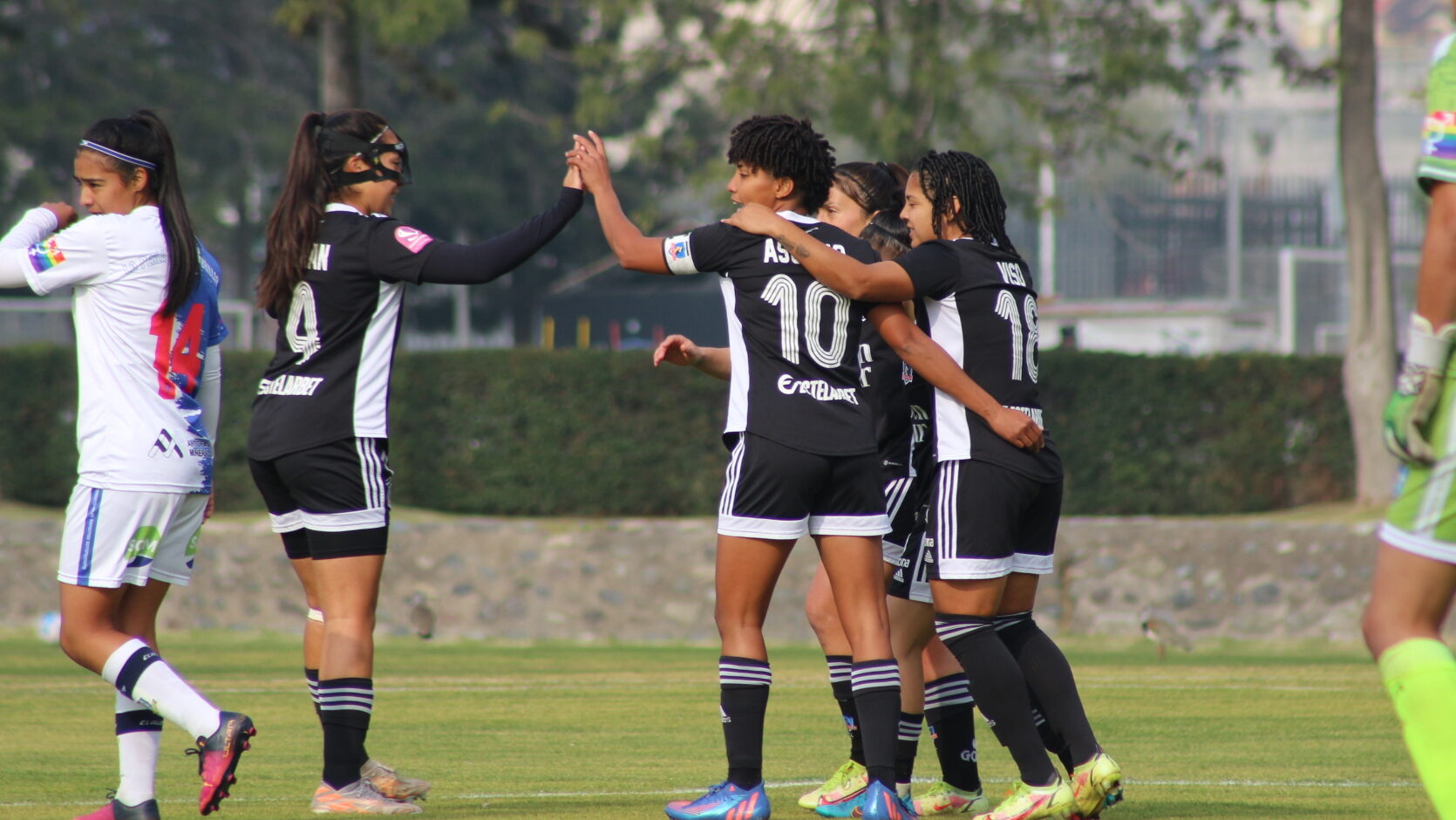 Colo-Colo asegura medio cupo Chile 2 luego de golear a Deportes Antofagasta