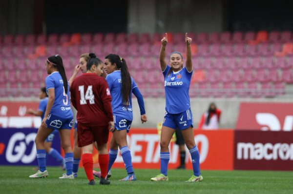 Universidad de Chile golea a La Serena y sigue firme en la punta de la tabla