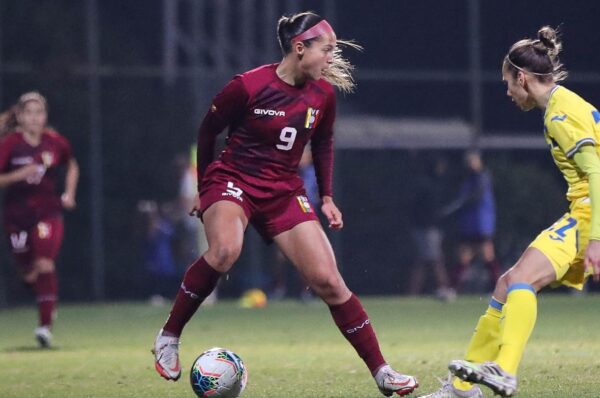 Deyna Castellanos es baja en Venezuela y no jugará contra Chile
