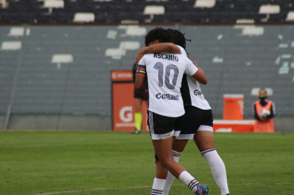 Colo-Colo golea a Puerto Montt y sigue firme como escolta