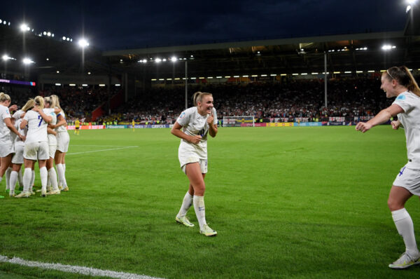 Inglaterra golea a Suecia y es el primer finalista de la Eurocopa Femenina