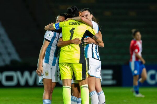 Argentina remonta sobre Paraguay y clasifica directo al Mundial 2023