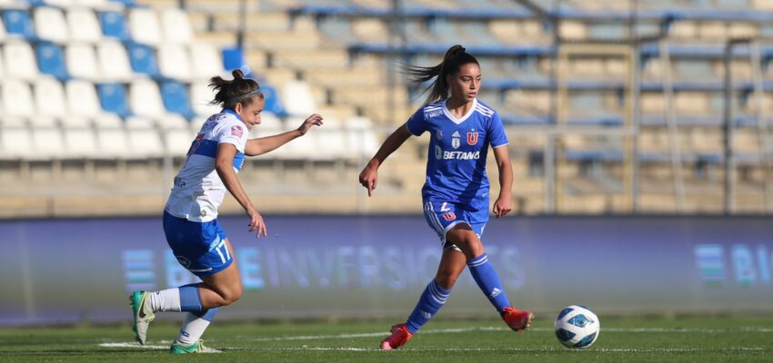 clásico universitario femenino