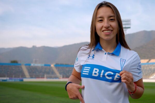 Carla Pérez vuelve al fútbol y es el primer fichaje de la UC para la segunda rueda