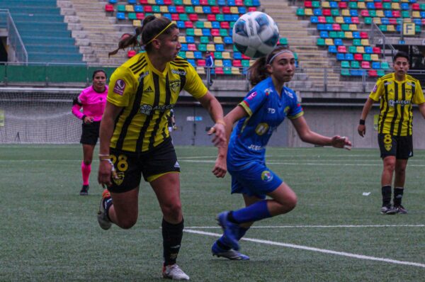 Fernández Vial sigue en racha y vence a Audax Italiano con doblete de Franchesca Caniguán