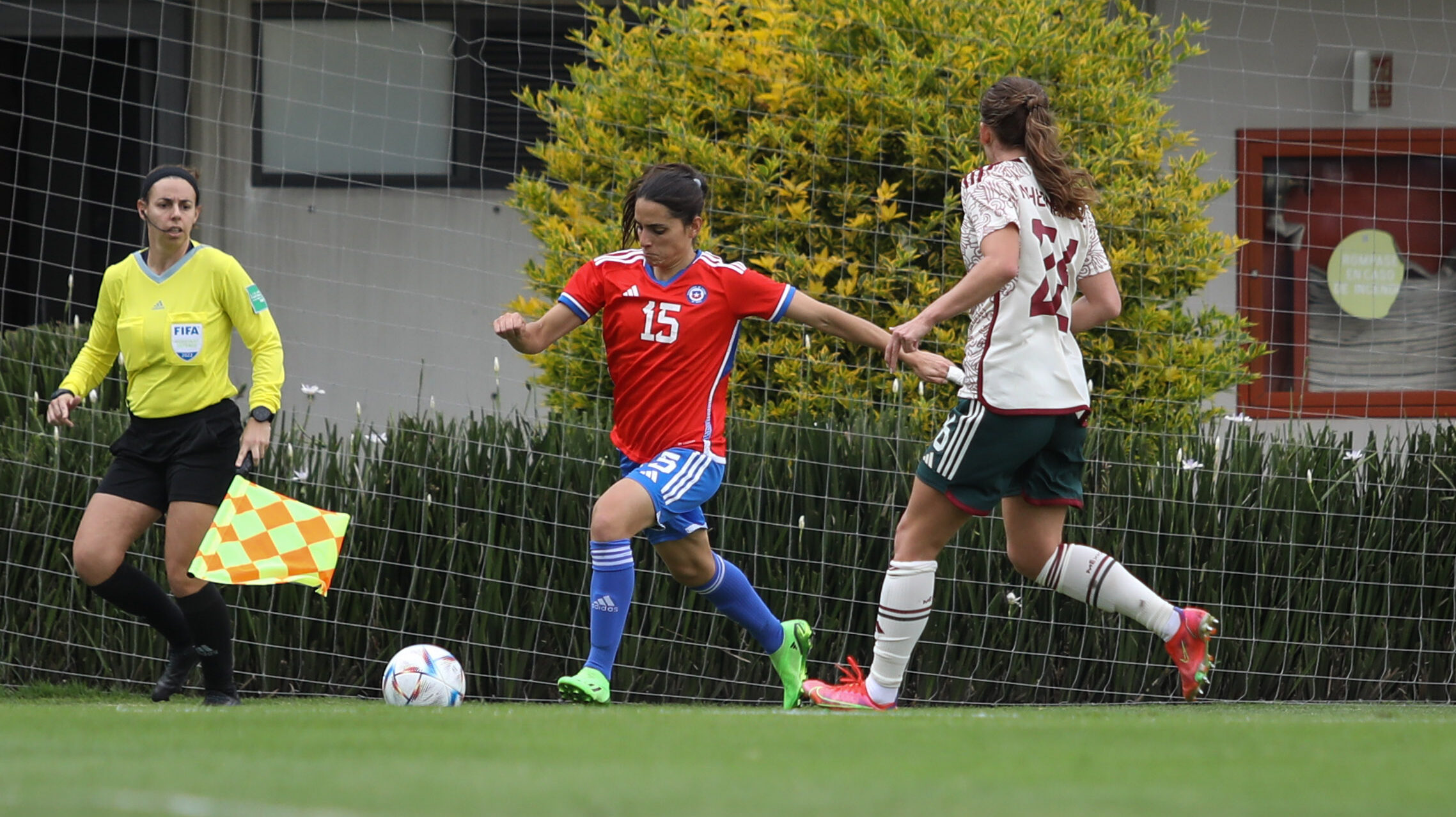 La Roja y México igualan en divertido amistoso en Coapa